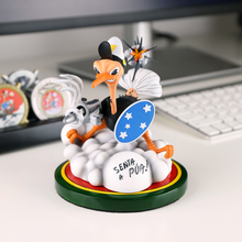 Carregar imagem no visualizador da galeria, MINIATURA 3D MASCOTE SENTA A PÚA 1º/1º GAVCA