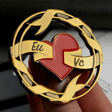 Carregar imagem no visualizador da galeria, MOEDA DO AMOR DOURADA