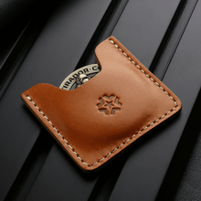 Carregar imagem no visualizador da galeria, PORTA MOEDA COURO 60 x 57 MM