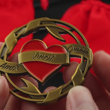 Carregar e reproduzir vídeo no visualizador da galeria, MOEDA DO AMOR DOURADA