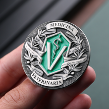Carregar imagem no visualizador da galeria, MEDALHA DA MEDICINA VETERINÁRIA
